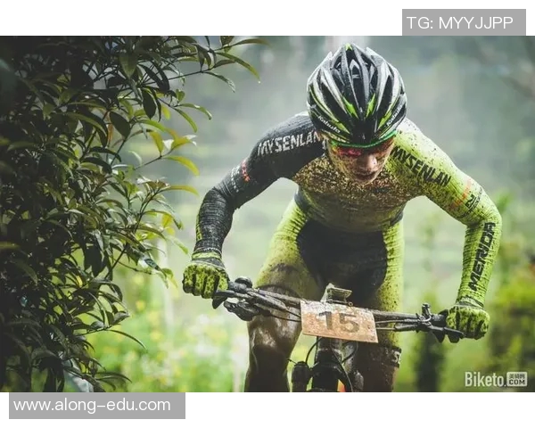 黄伟独家揭秘足球技巧与心得分享助你提升球技与战术理解 黄伟独家揭秘足球技巧与心得分享助你提升球技与战术理解